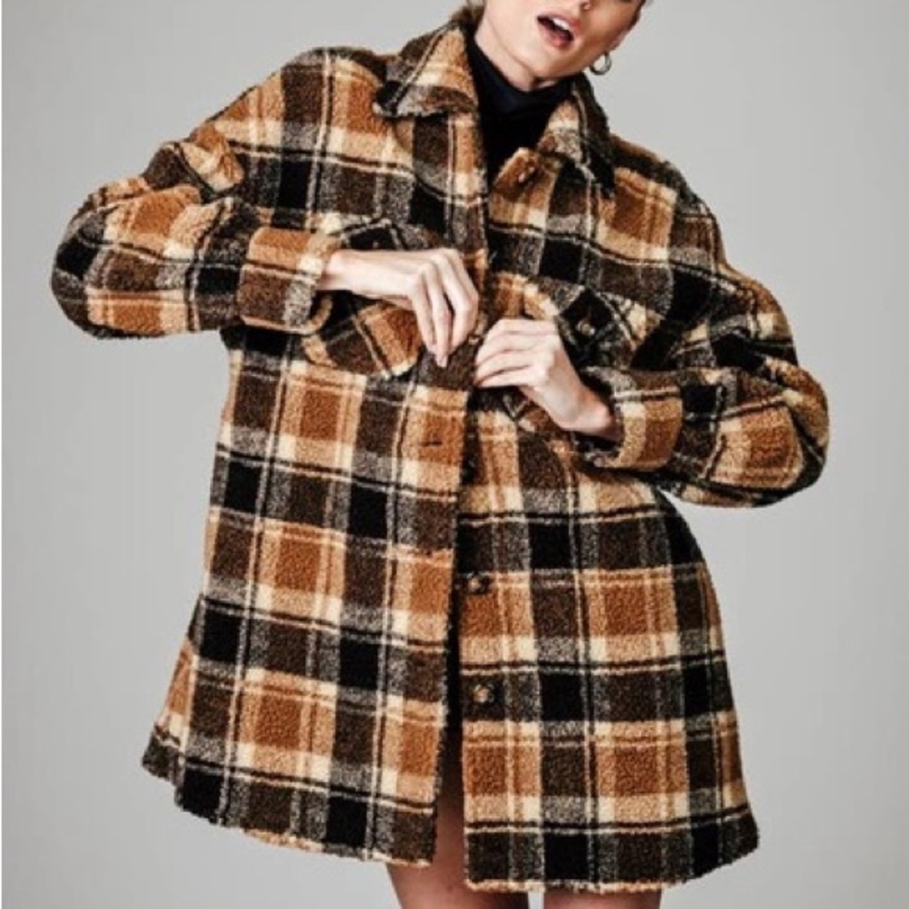 Avec Les Filles Plaid Teddy Fleece Shirt Jacket In Taupe Plaid Shacket - Picture 1 of 5
